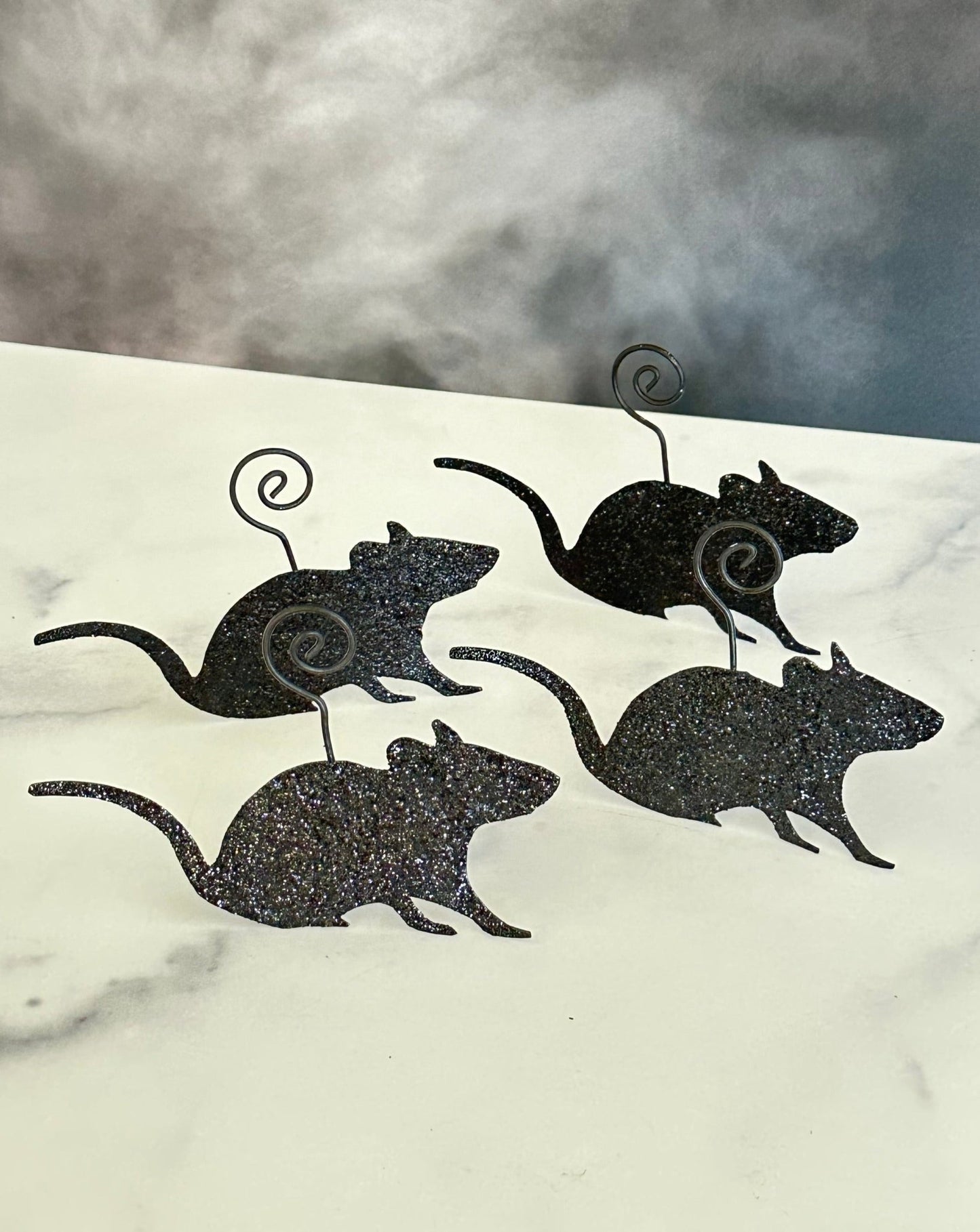 these glitter mice will be a perfectly wanted guest for your spooky dinner party. or use them on a cheese board to help identify cheeses. this cute set of 4 also includes 8 blank recycled kraft cards. made of metal. Approx. 3.5"