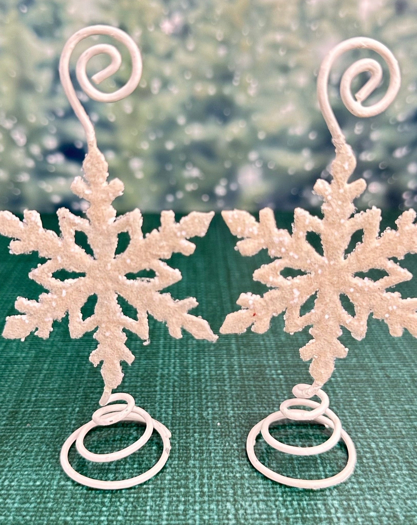 Set of 4 white glittered snowflake placecard holders