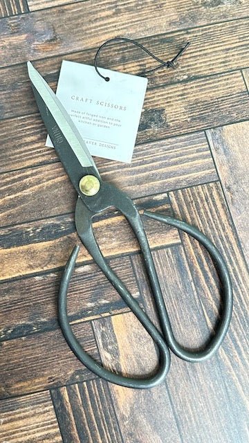 these scissors are a versatile tool that combines timeless design with practical functionality. crafted with precision and attention to detail, making them an essential addition to your gardening toolkit or for various household uses