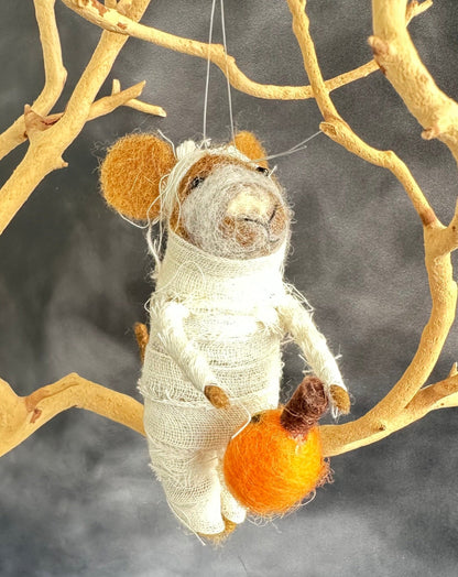 fred the mummy mouse ornament