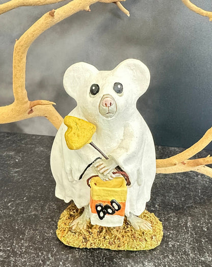 gary the trick or treating mouse figure