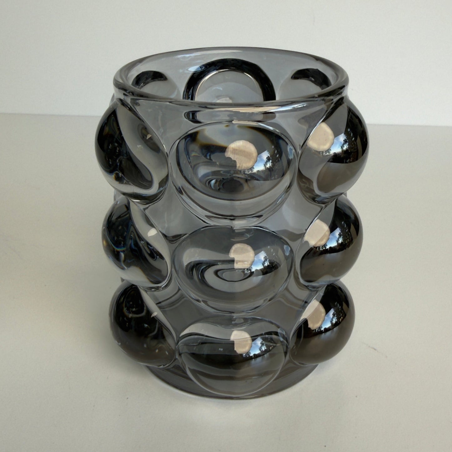 these modern glass votive holders have an iridescent shine that really makes them pop wherever they are placed.

this set of 2 will hold either a votive or tealight candle

approx. 3.5" high x 3" wide